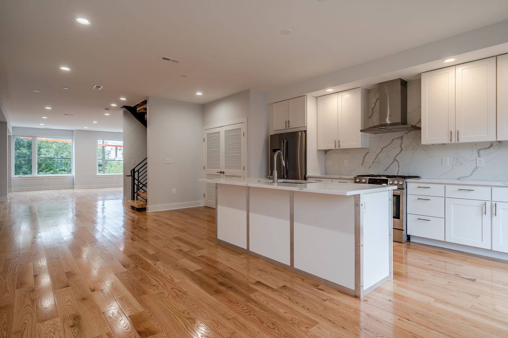237 Tasker St – photo 3