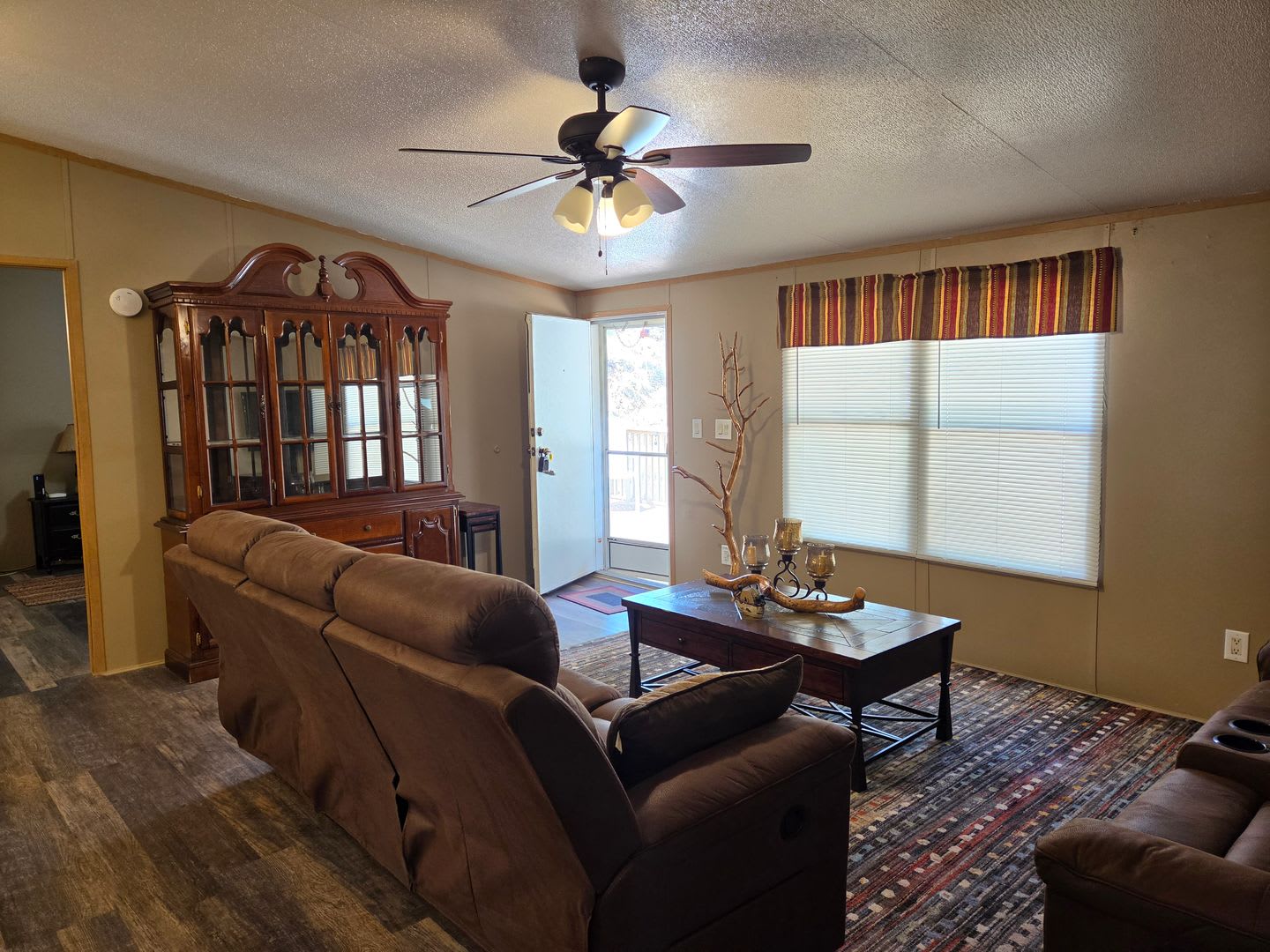 Furnished Three Bedroom Single Level Home – photo 5