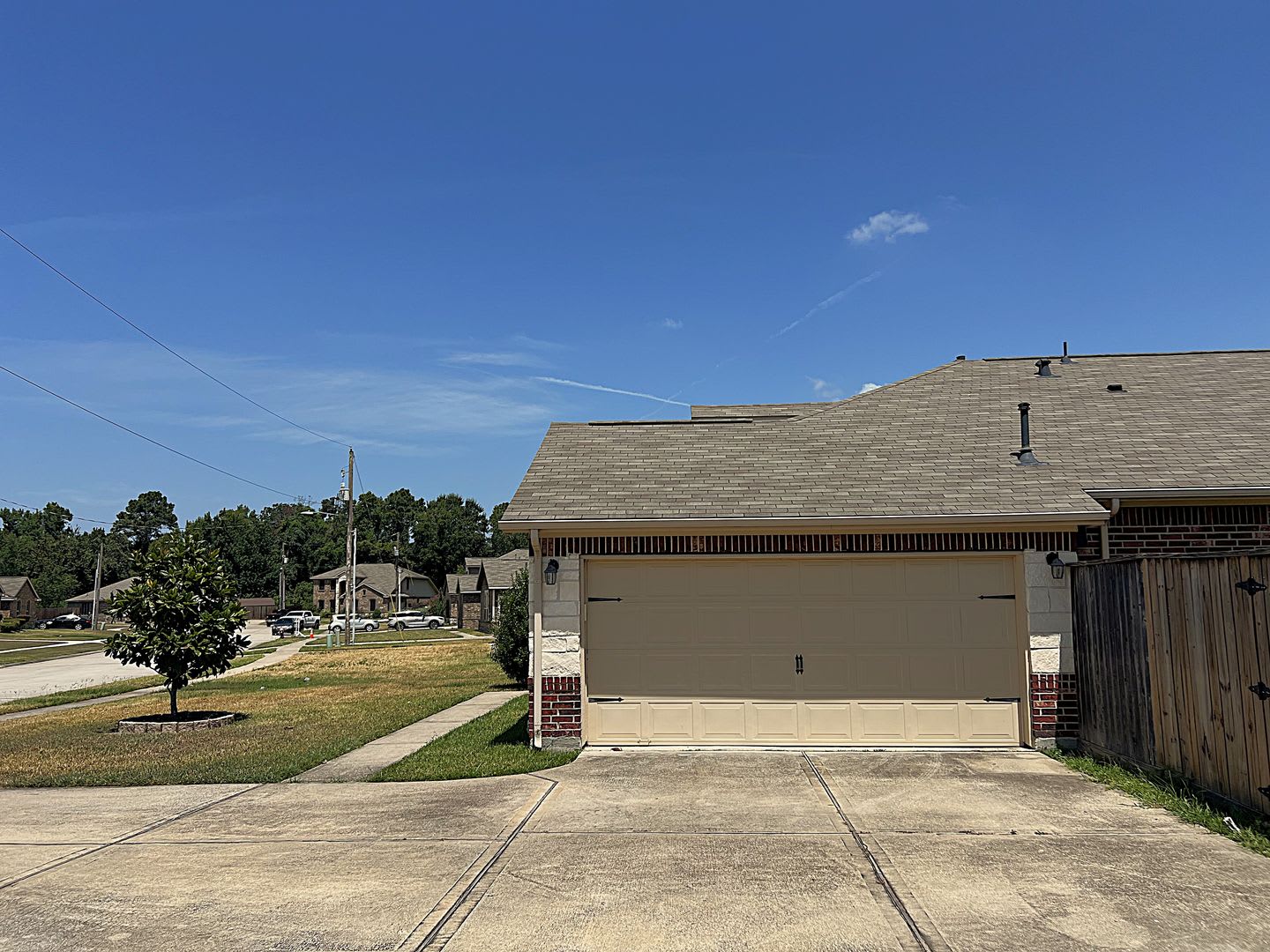 Spacious Single Level Home On A Large Neighborhood Lot – photo 2