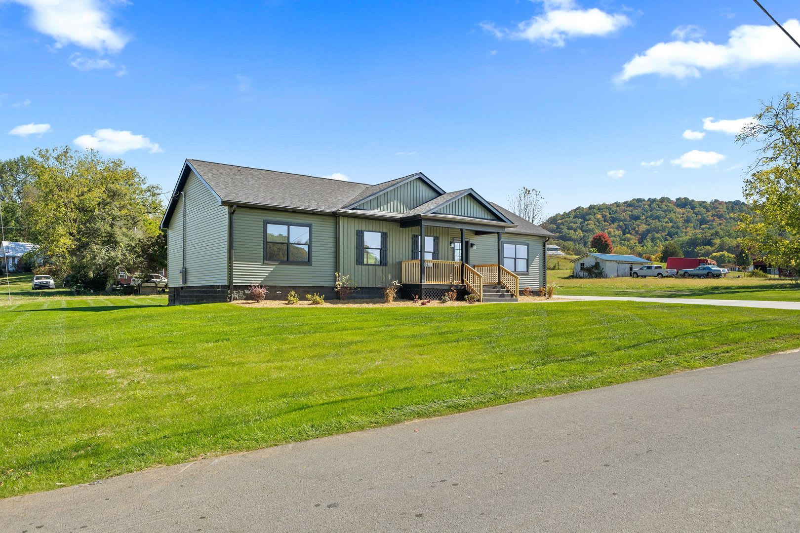 Modern Mountain Living Minutes from the Watauga River! – photo 3