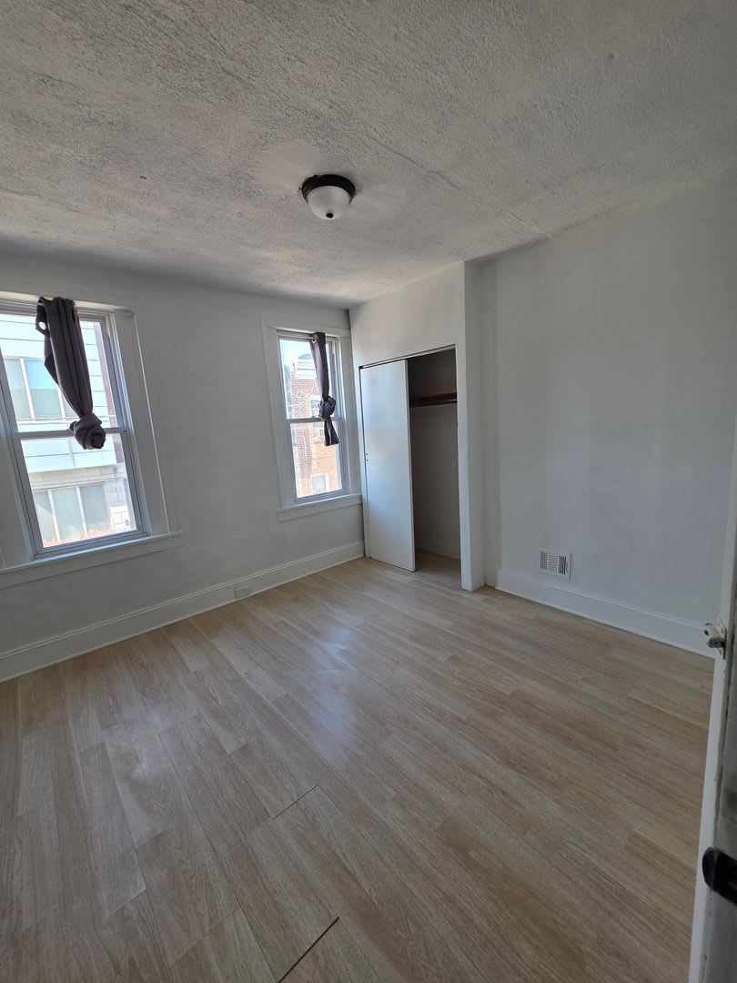 Beautiful 2 Bed, 2 Bath South Philly Home with Large Rear Yard – photo 3