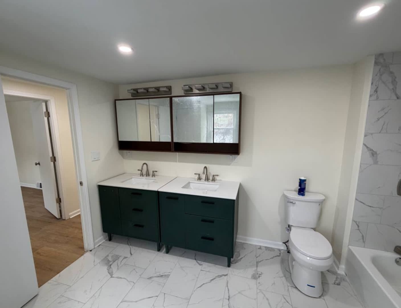 Single Family Home 6 beds 2.5 bath For Rent – photo 5