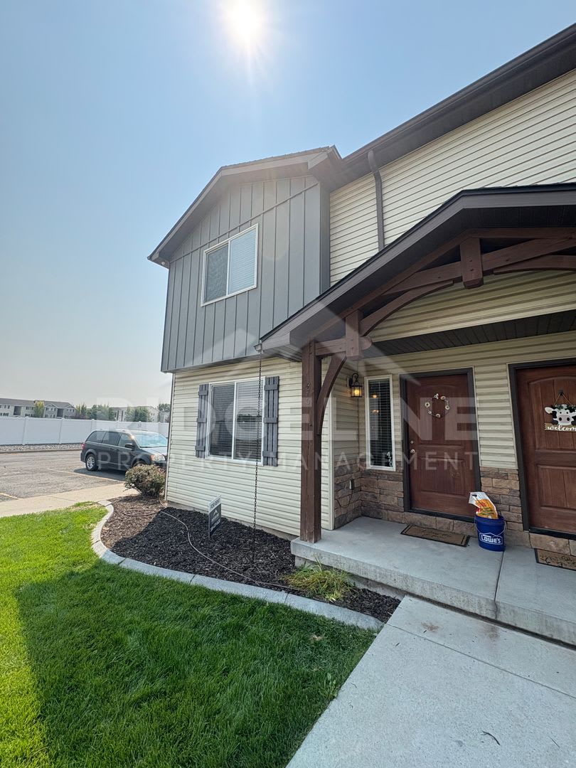 3 Bedroom Townhome in Rexburg – photo 1
