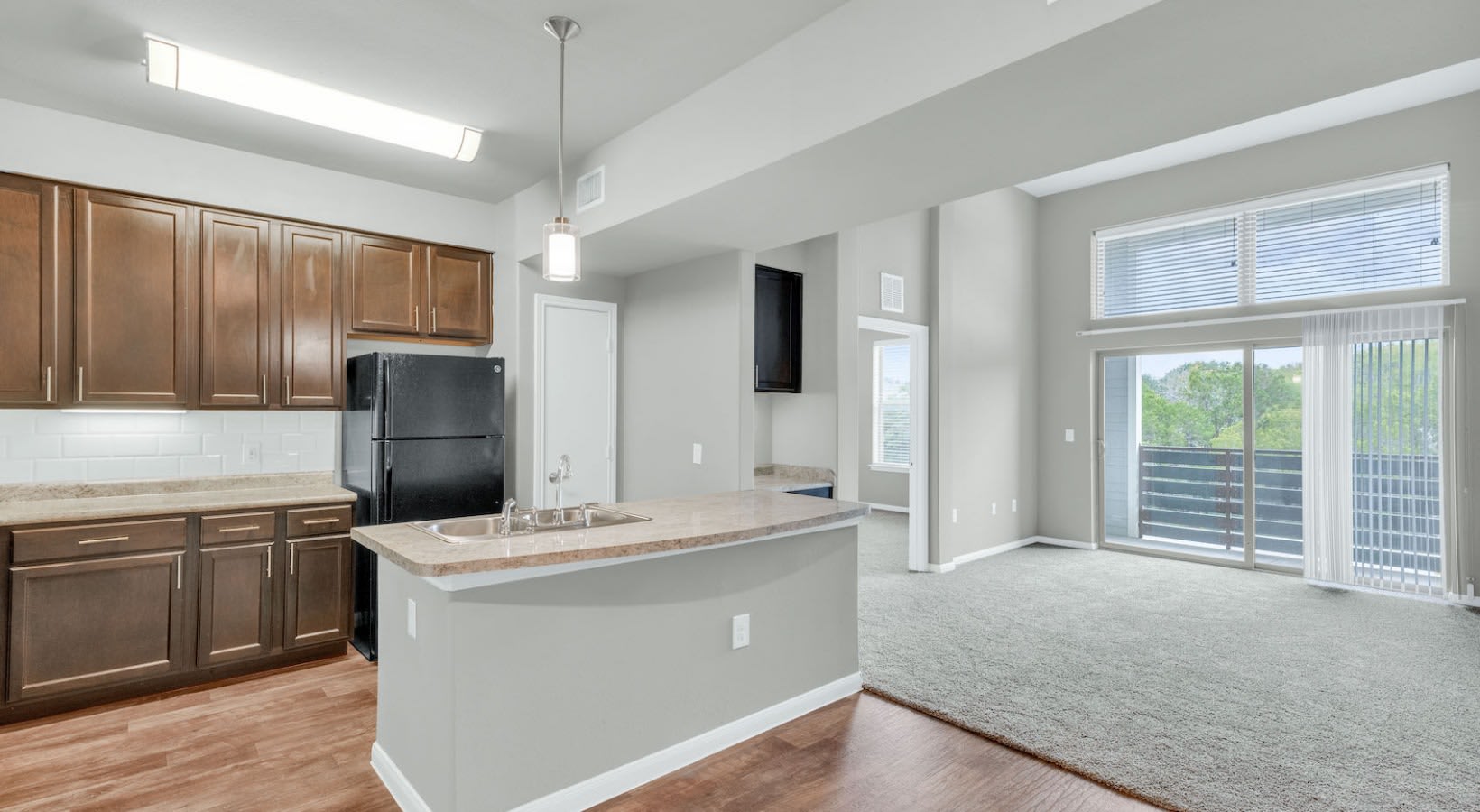 1301 Ne Inner Loop – photo 3