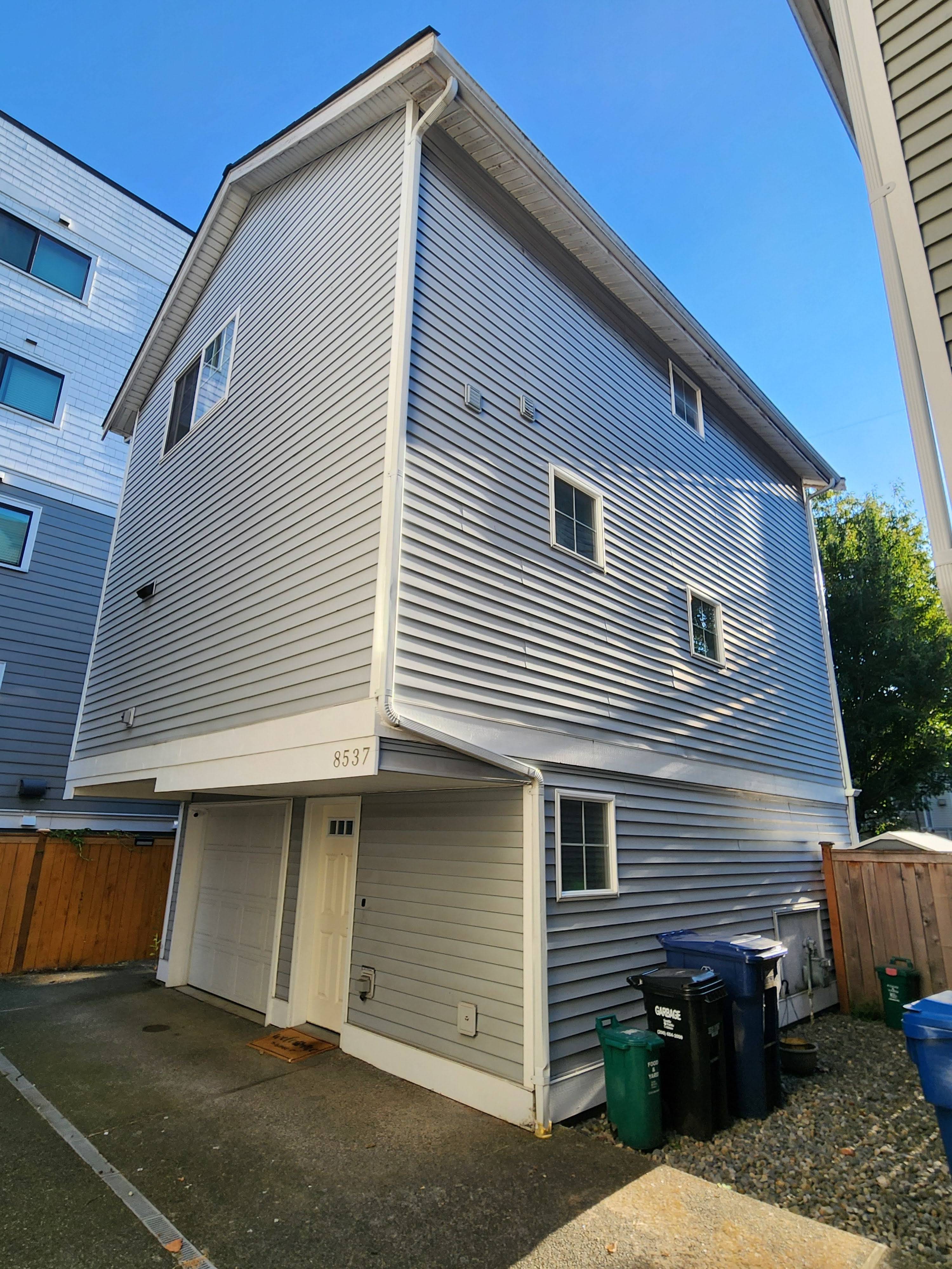 8537 Midvale Avenue North – photo 2