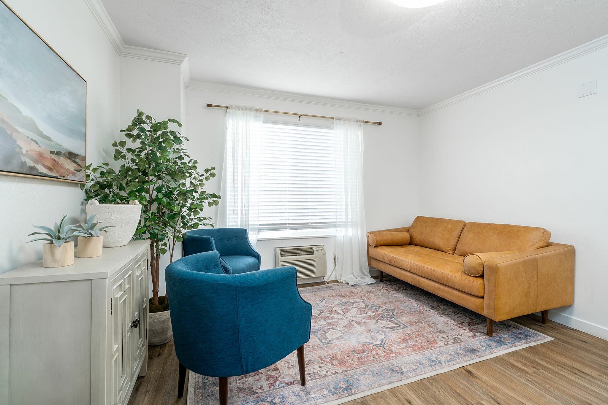 Cambridge Apartments – photo 2