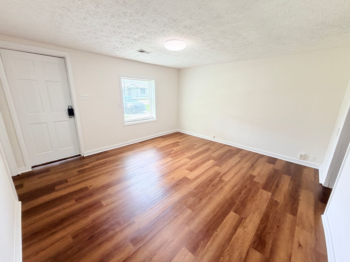 NOW SHOWING: 3 Bedroom/2 Bath Home located at 1020 E Seventh St. Greenfield, IN – photo 4