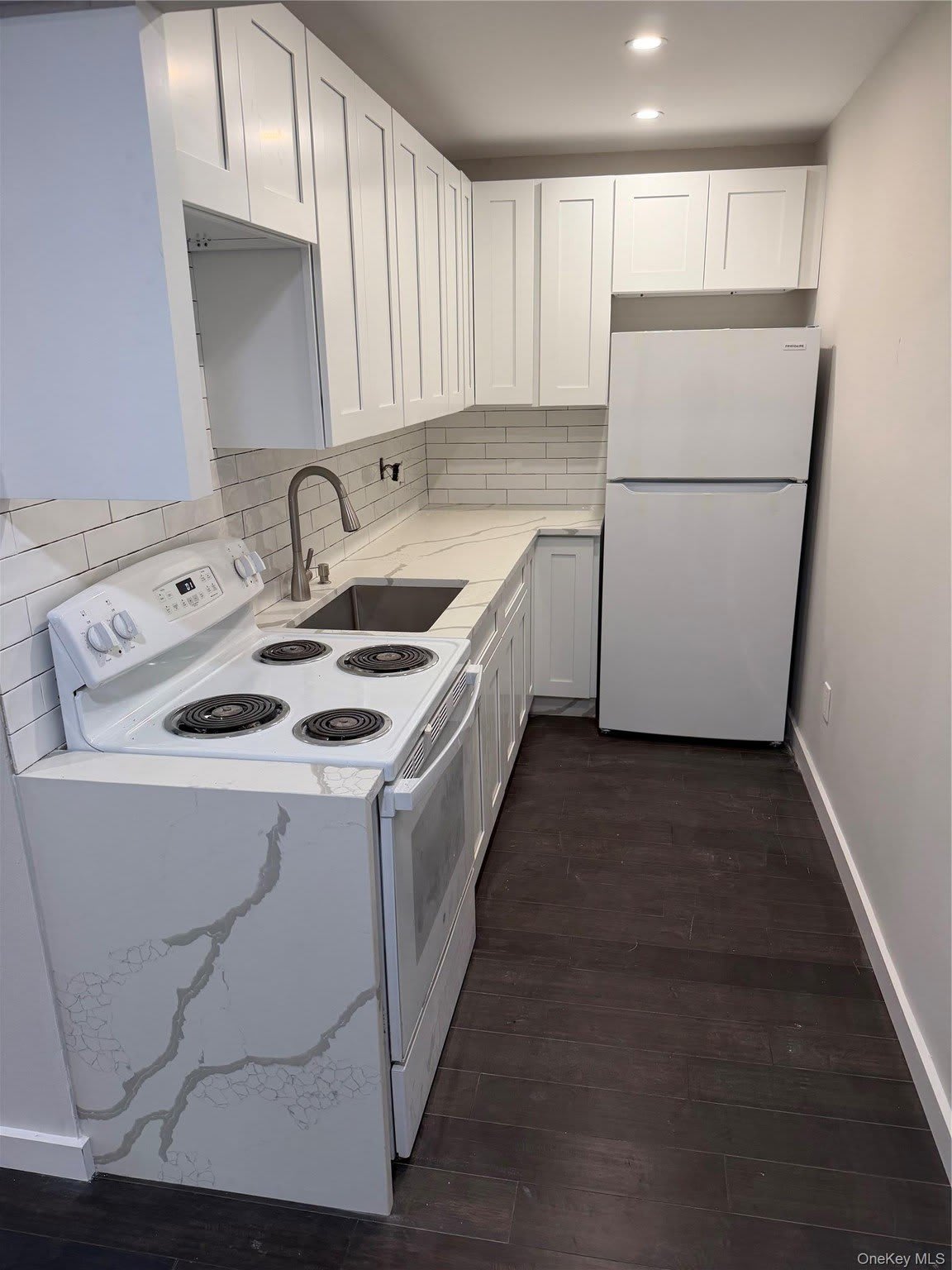 99 105 W Hoffman Avenue – photo 2