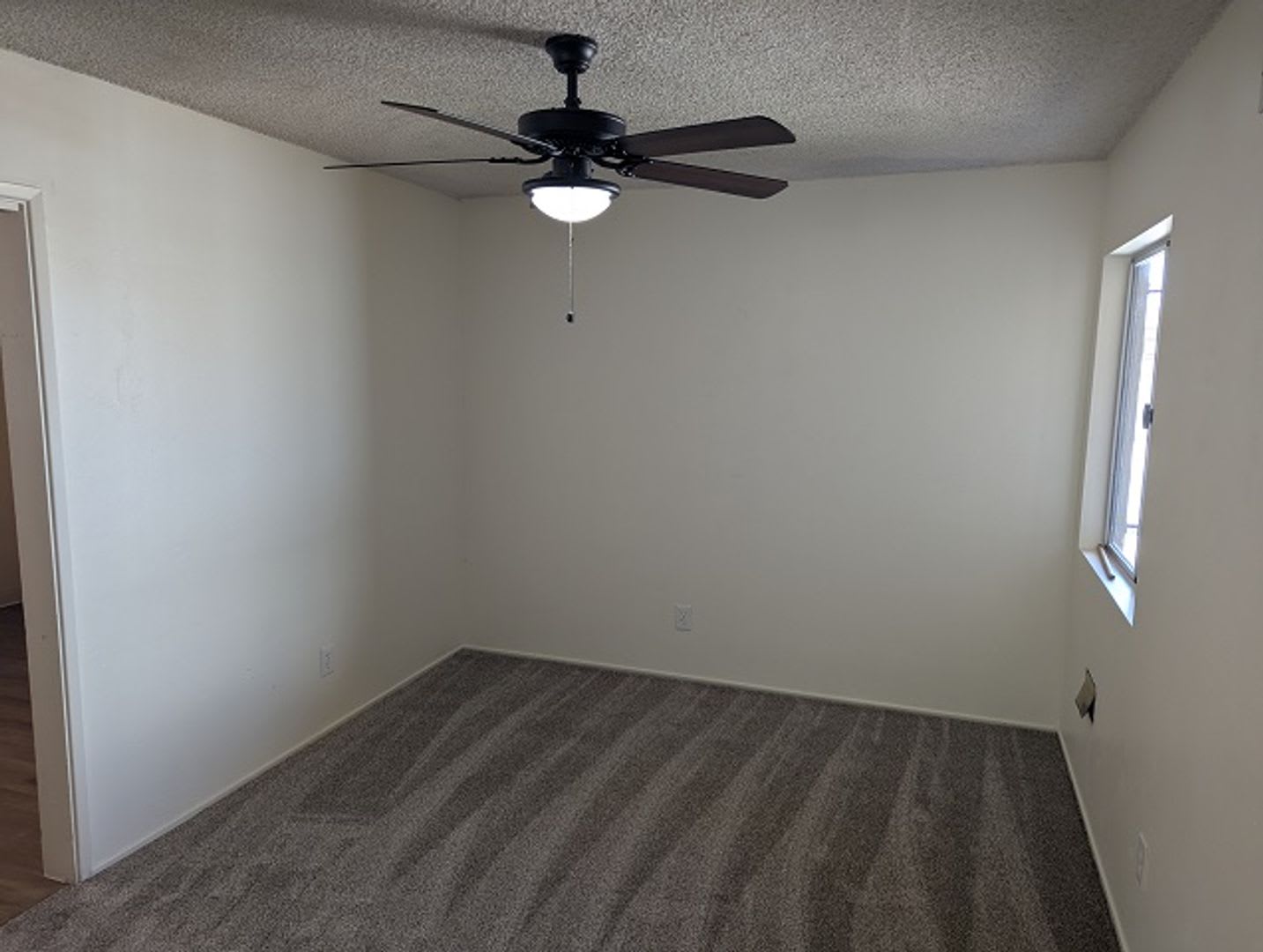 3 Bedrooms/2 Bathrooms Single Story Home in San Diego – photo 5