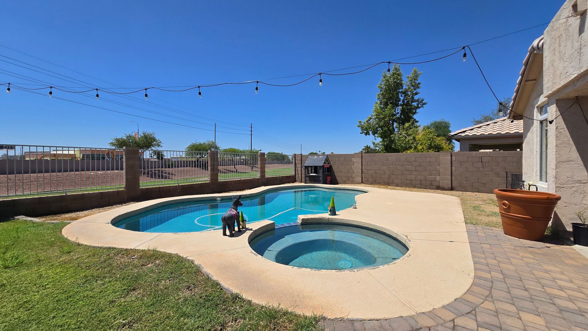 Fantastic Garden Lakes Home with PRIVATE POOL! – photo 1