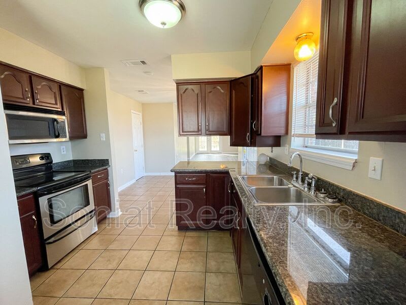 7596 Morel Street – photo 5