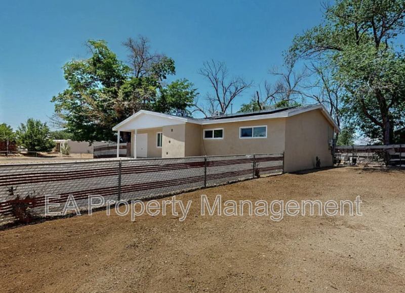 1055 Betts St NE – photo 2
