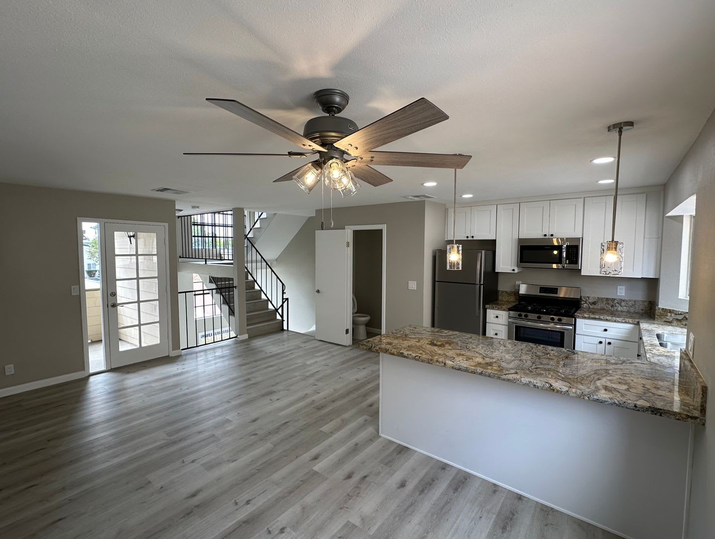 Beautiful, Upgraded, 3 Story Townhome w/Attached Garage, Central A/C, W/D – photo 1