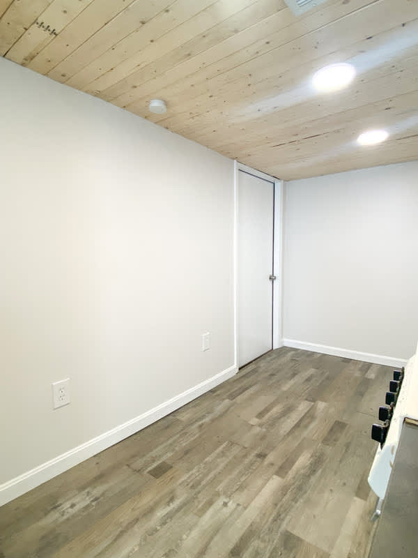 8 E Sycamore St – photo 3
