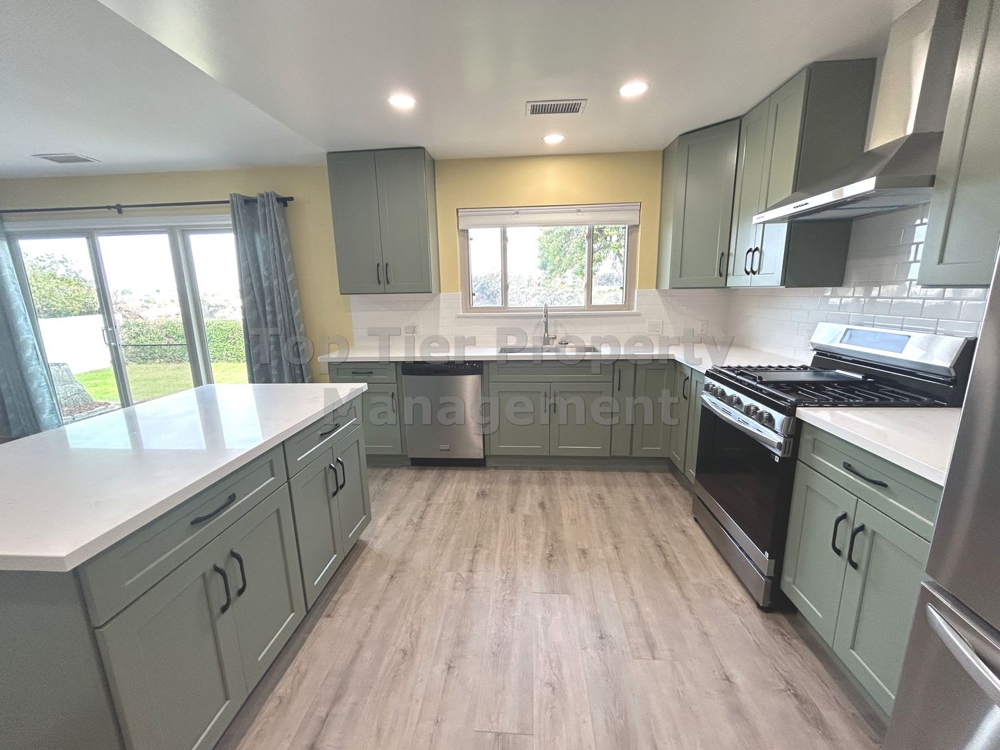 Oceanside Charmer 3 Bed 2 Bath House Available 09 15 – photo 4