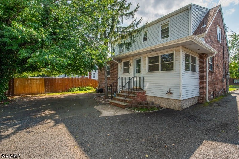 47 Linden Ave – photo 2