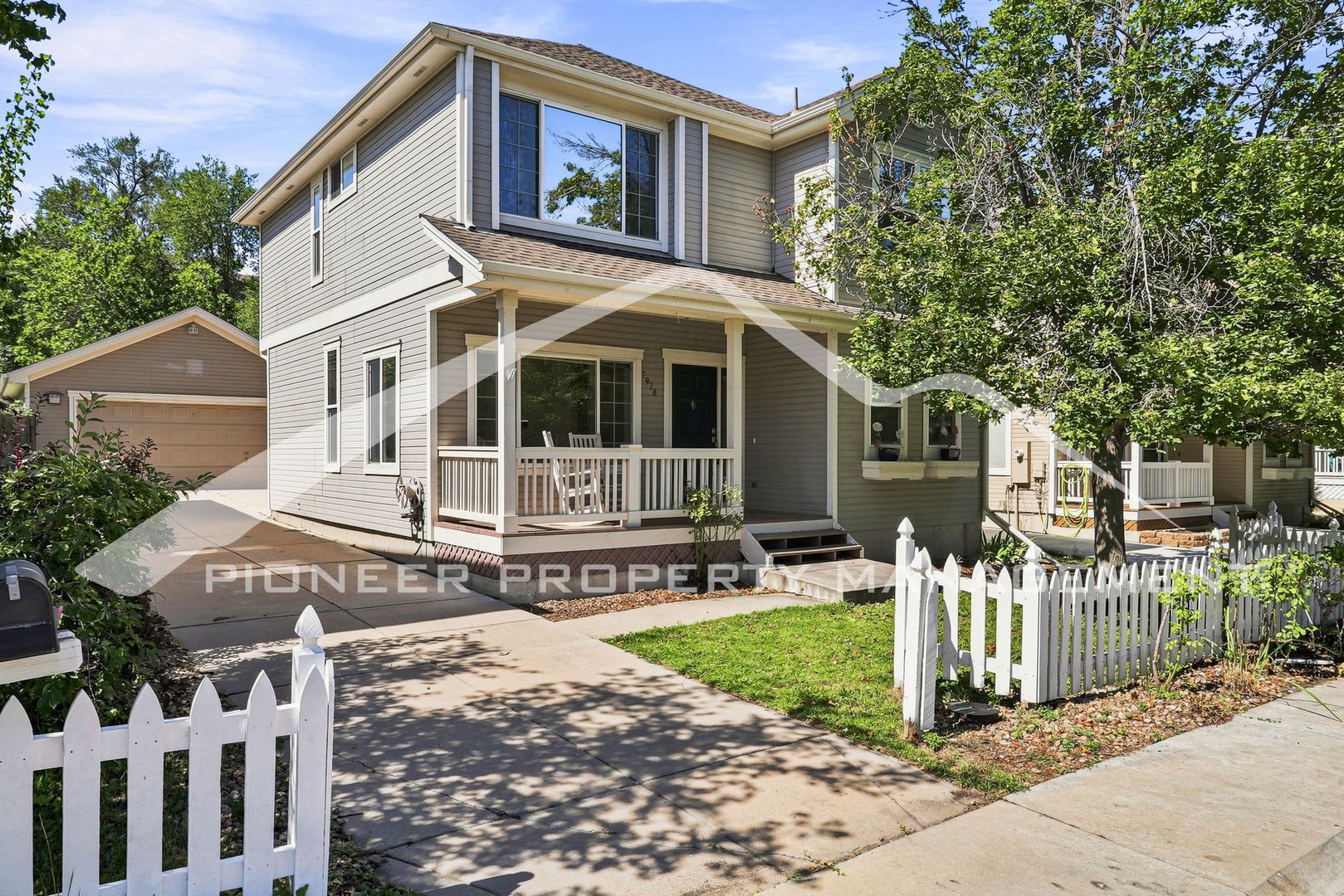 Lovely Spacious Home With Two Car Garage! – photo 2