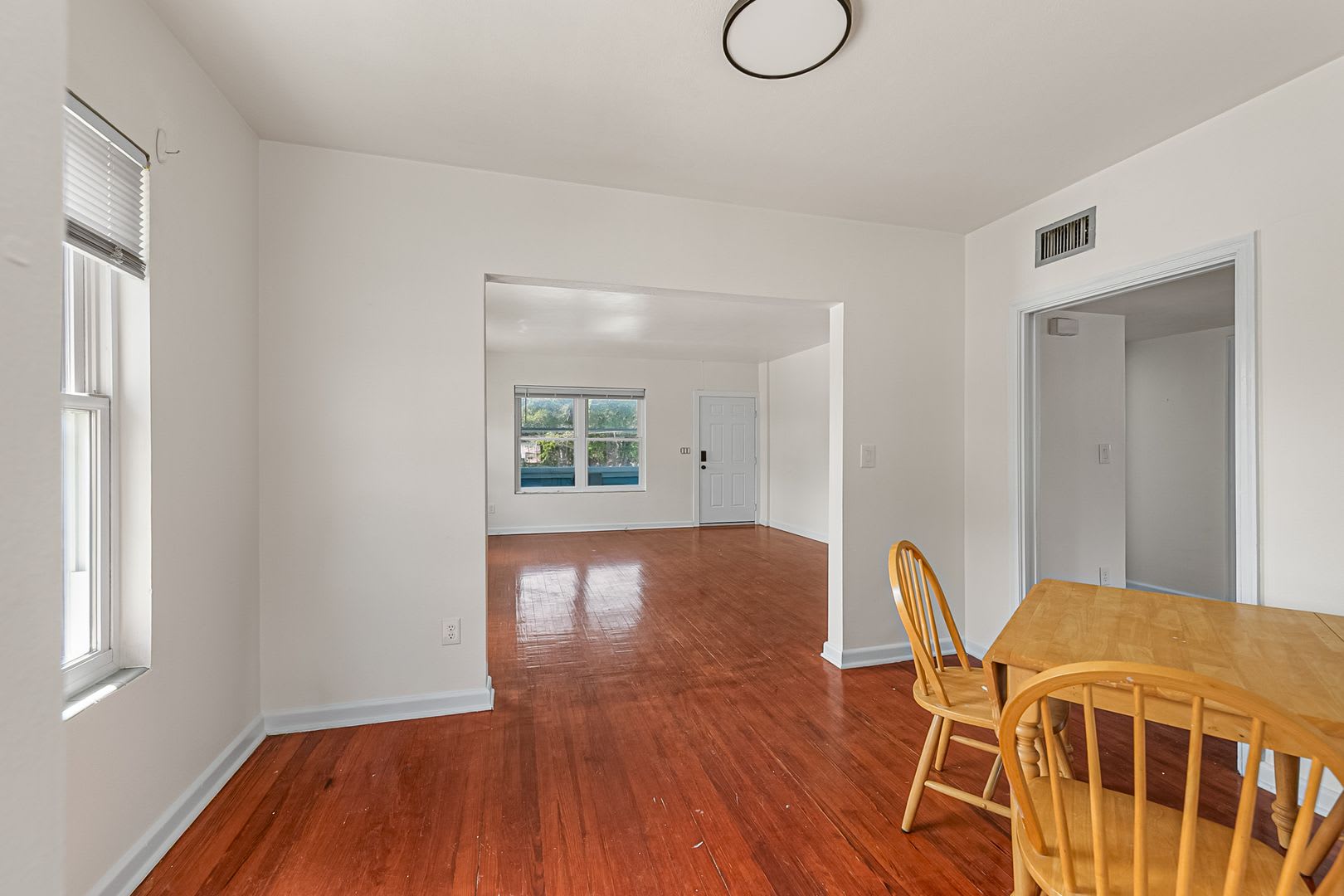 1008 strawbridge – photo 4