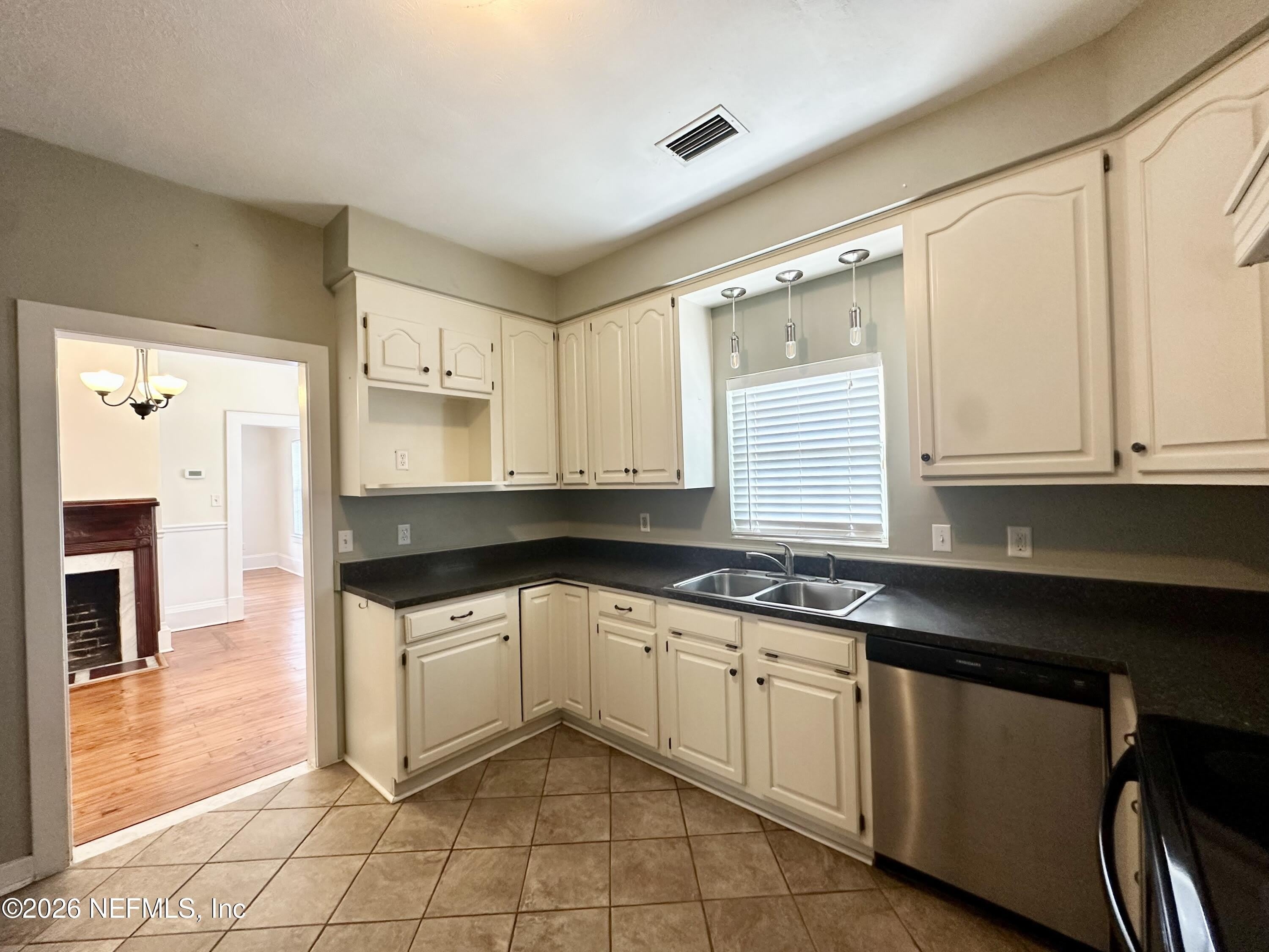 3867 HERSCHEL Street – photo 5