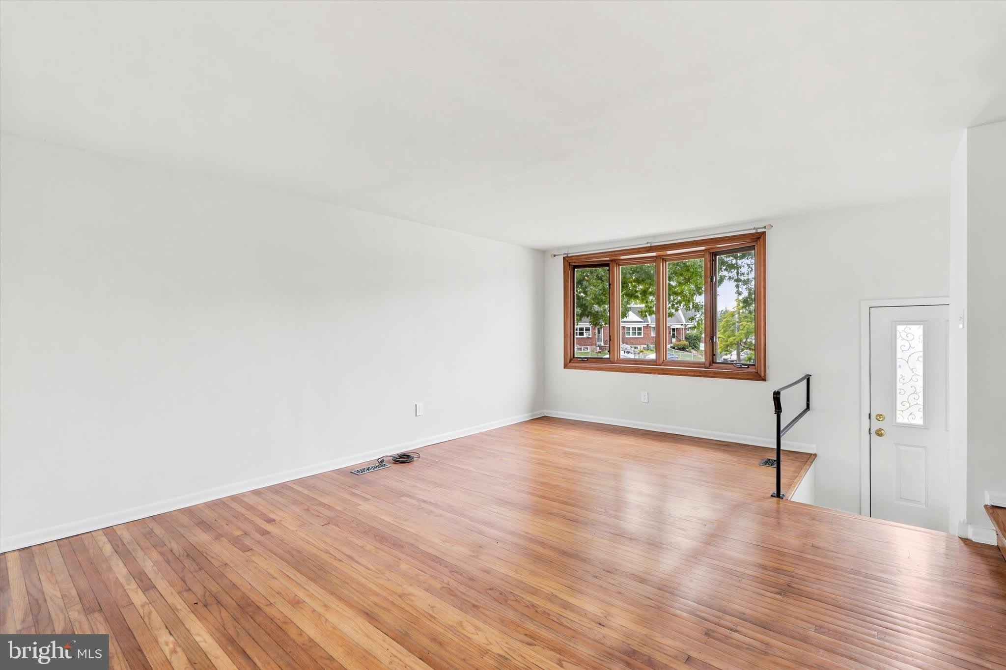 889 OXFORD Avenue – photo 3