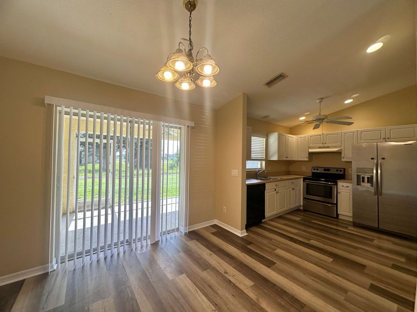 3 Bed 2 Bath with Screened Lanai ** ASK ME HOW TO GET $500 OFF RENT ** – photo 4