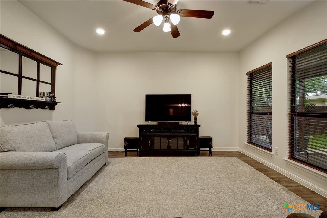 2251 Hazelwood – photo 4