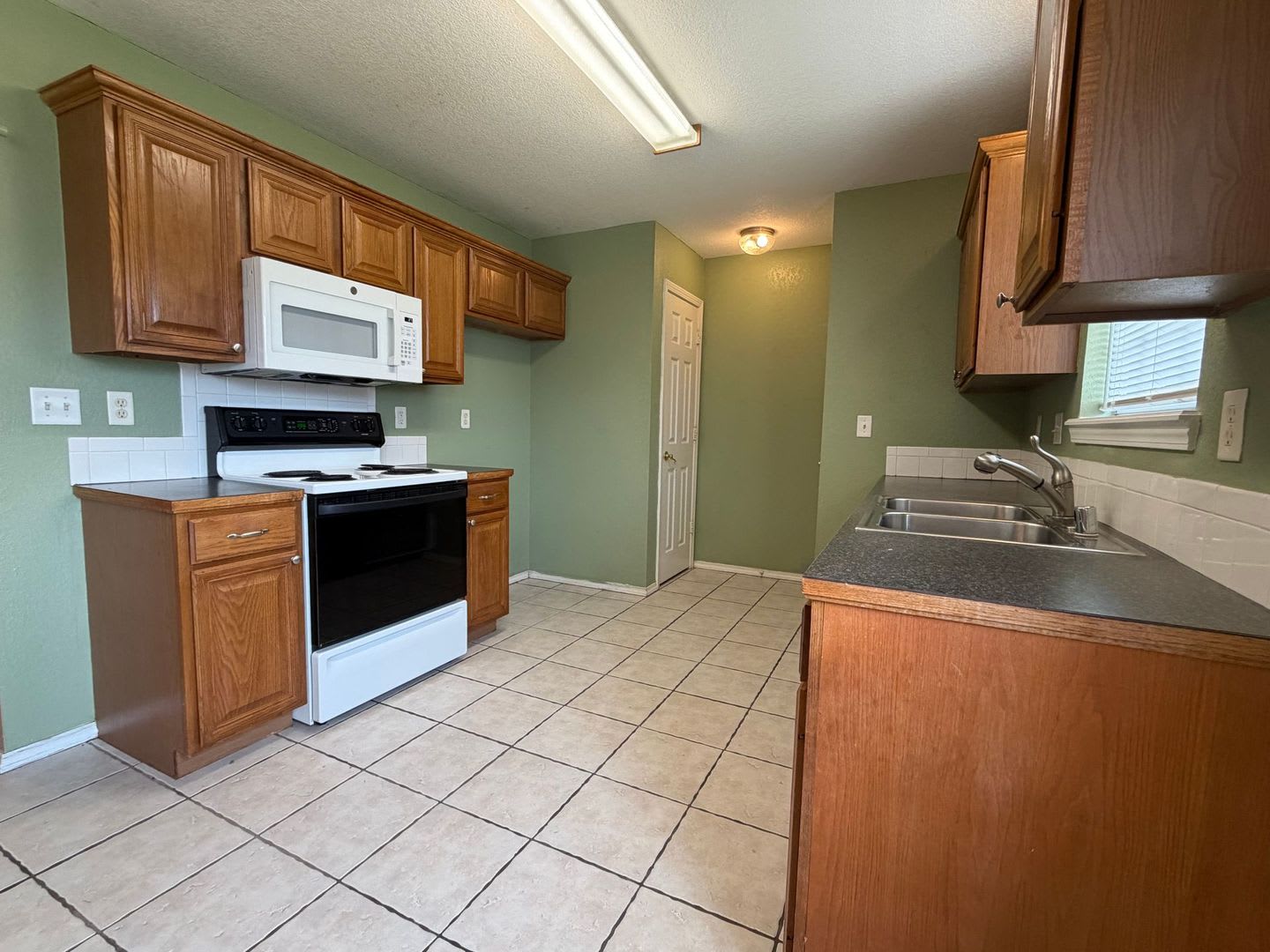 ***550 Walker Street*** – photo 4