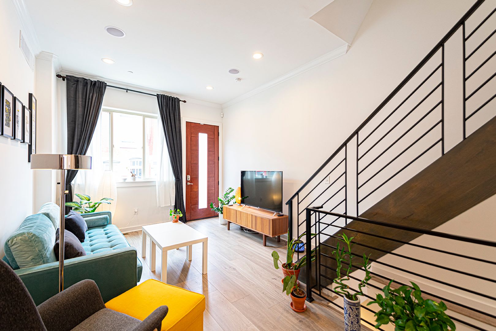 Four Bed Point Breeze Home – photo 2