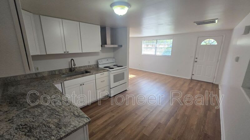 8819 W Robson St – photo 4