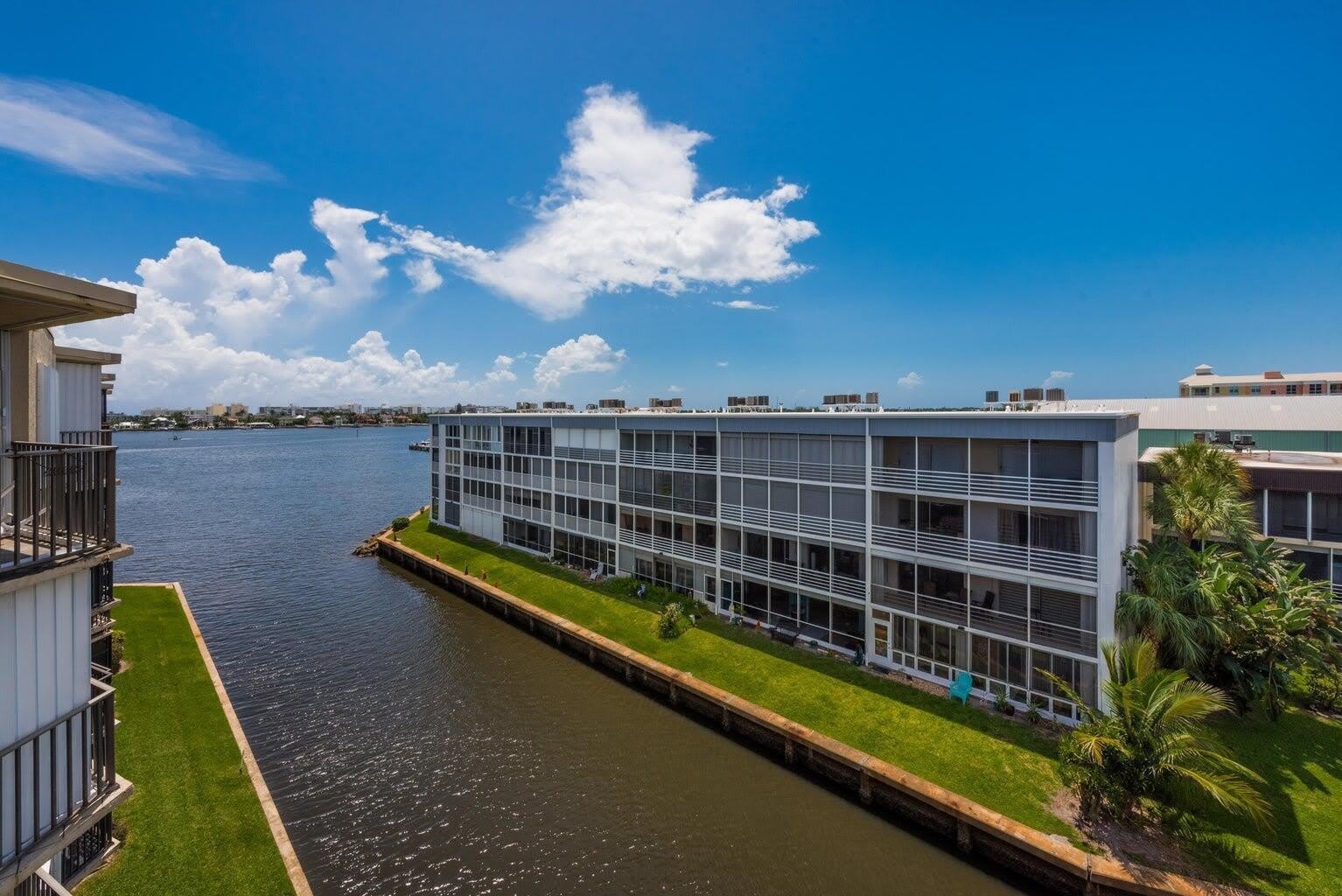 896 N Federal Highway – photo 2