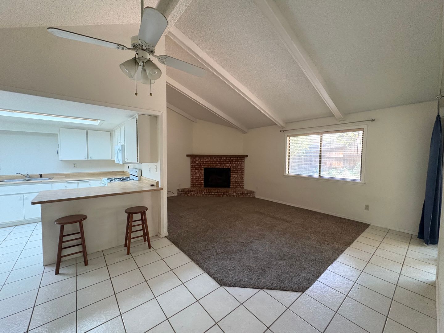 Beautiful Lakewood Village Condo – photo 4