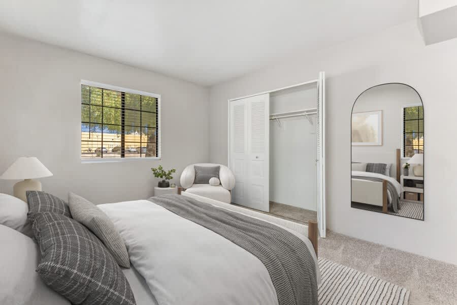 2925 North 19Th Avenue – photo 2