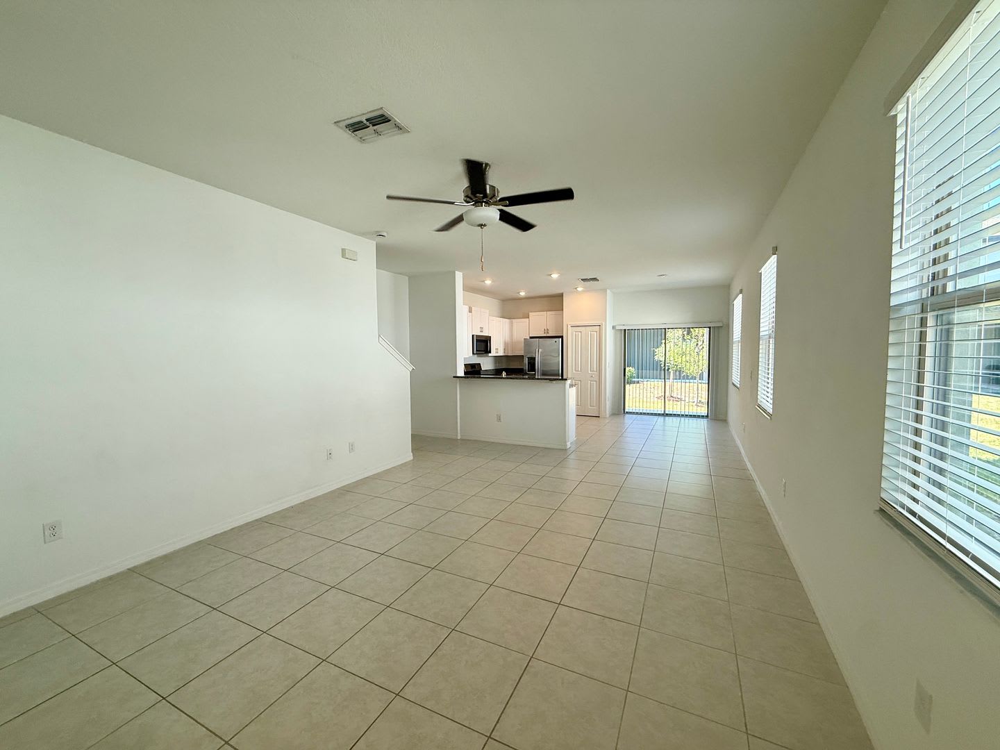 Bryant Square 3/2.5 1 car garage – photo 2