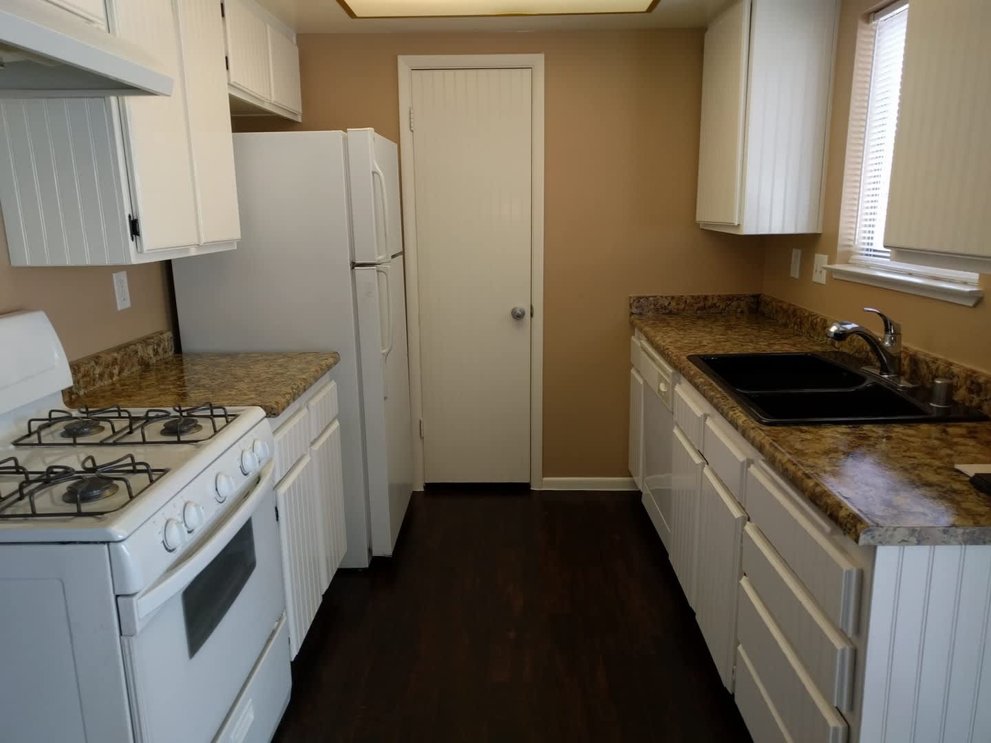 2 Weeks Free Rent Welcome Home To Boulder City Single Story 3 Beds 2 Baths 1 Car Garage Huge Yard – photo 4