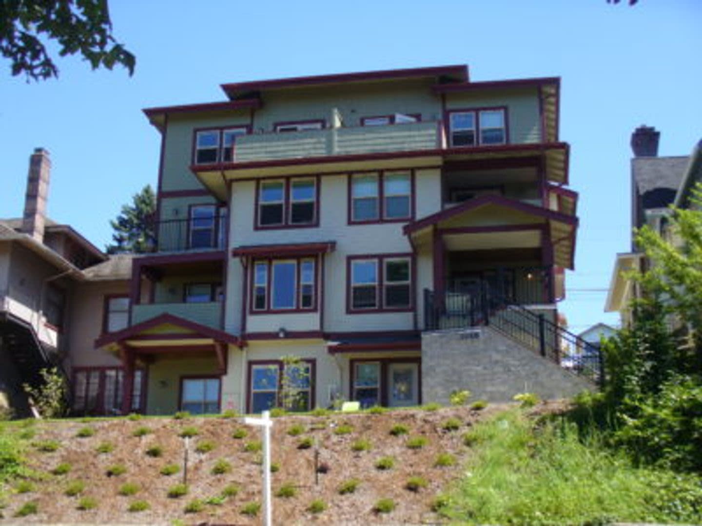 Spacious 4-Bedroom Apartments in the Heart of Student Row – photo 4