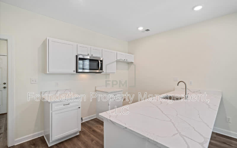 1470 Lyndale Avenue – photo 5