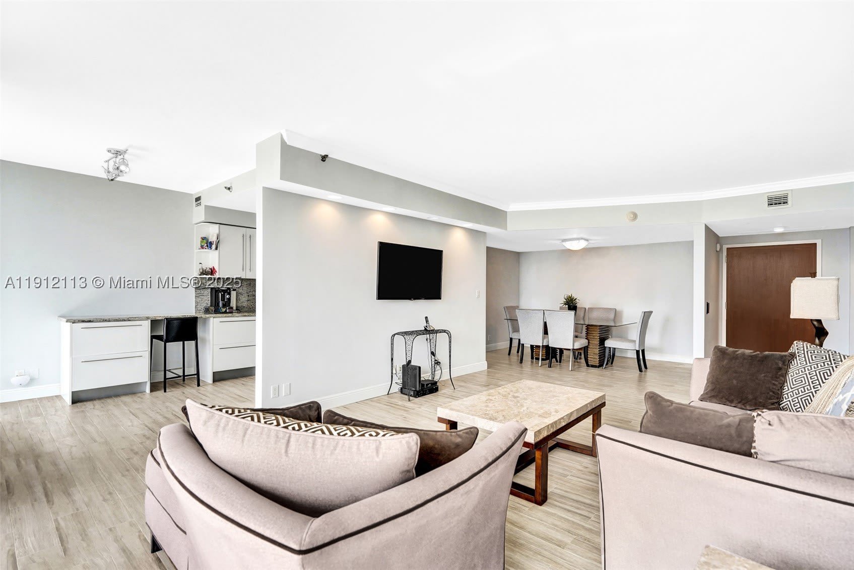 3000 Island Blvd – photo 3