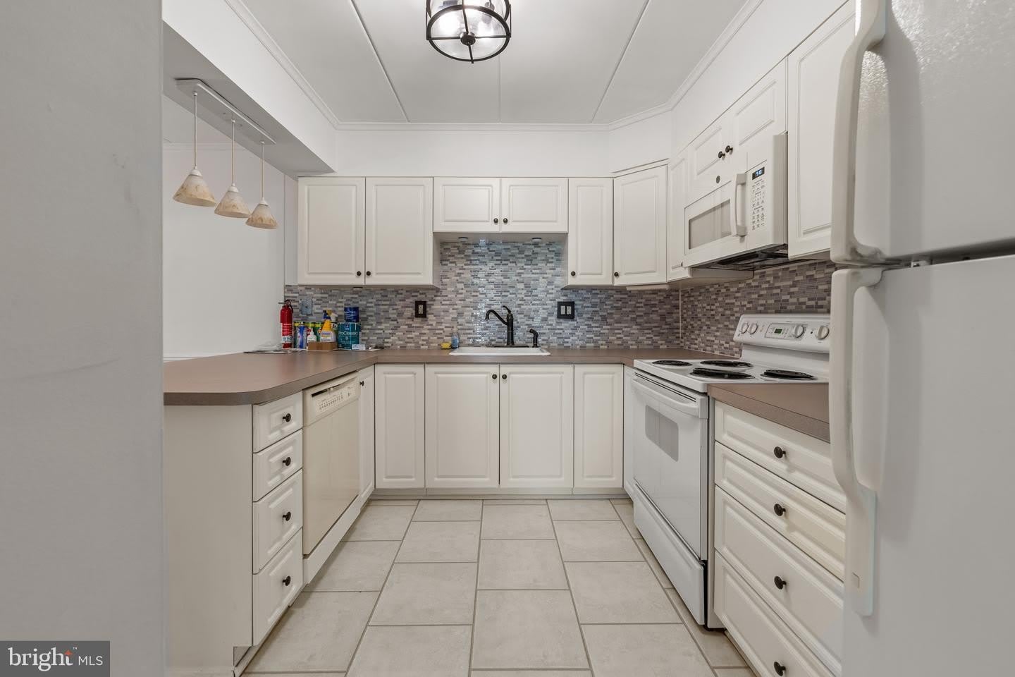 81 OAKRIDGE DR – photo 3