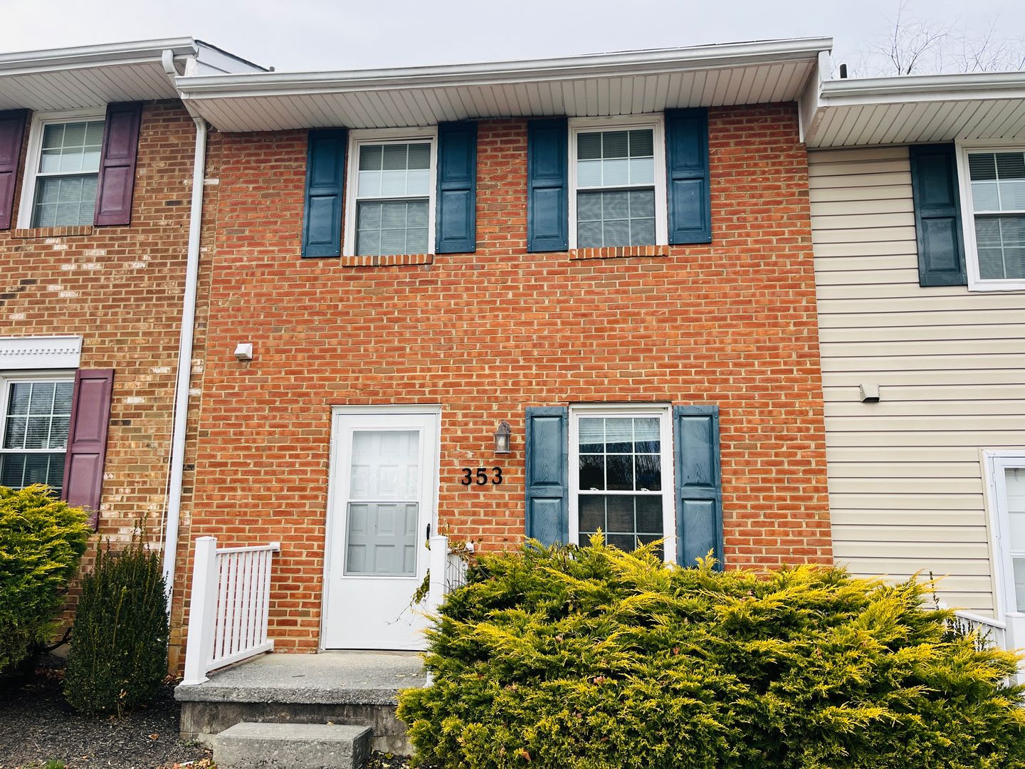 2 Bedroom, 1.5 Townhouse – photo 1