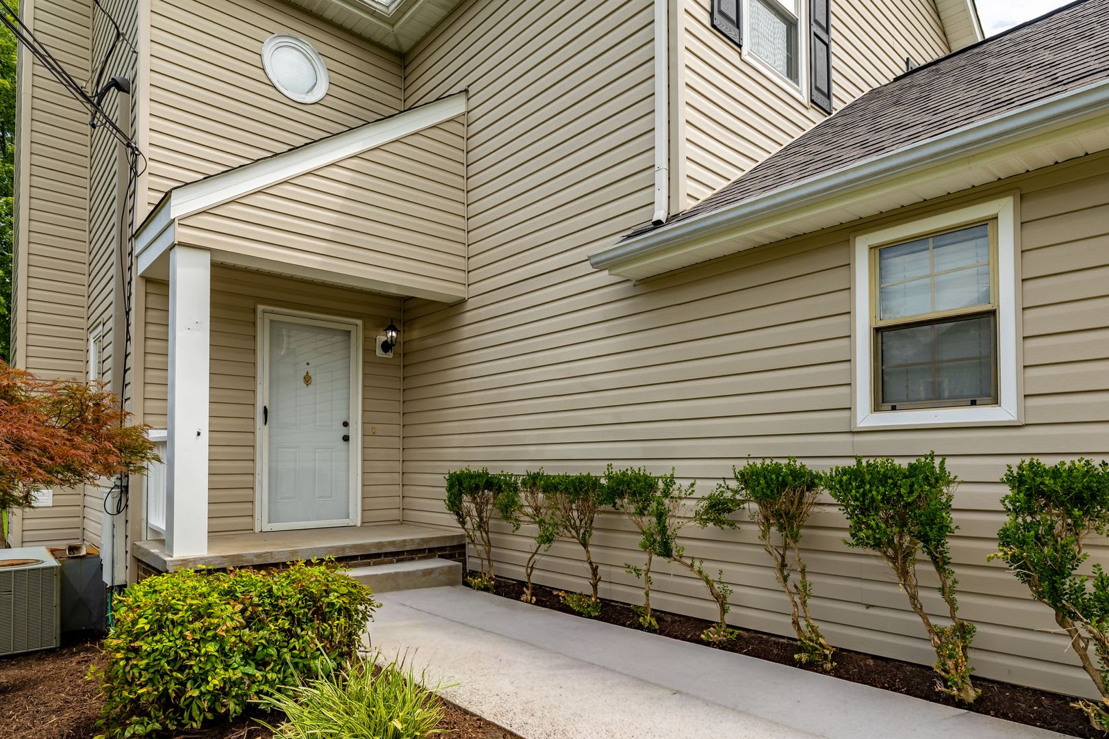 West Knoxville 37922 Freshly Painted And Move In Ready 3 Bedroom 2 5 Bath Home – photo 4