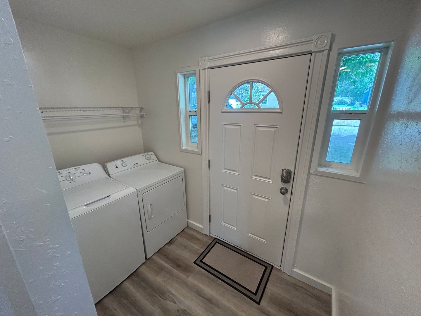 Cute 3 Bedroom, 1 Bathroom House on Sunset Hill! – photo 2
