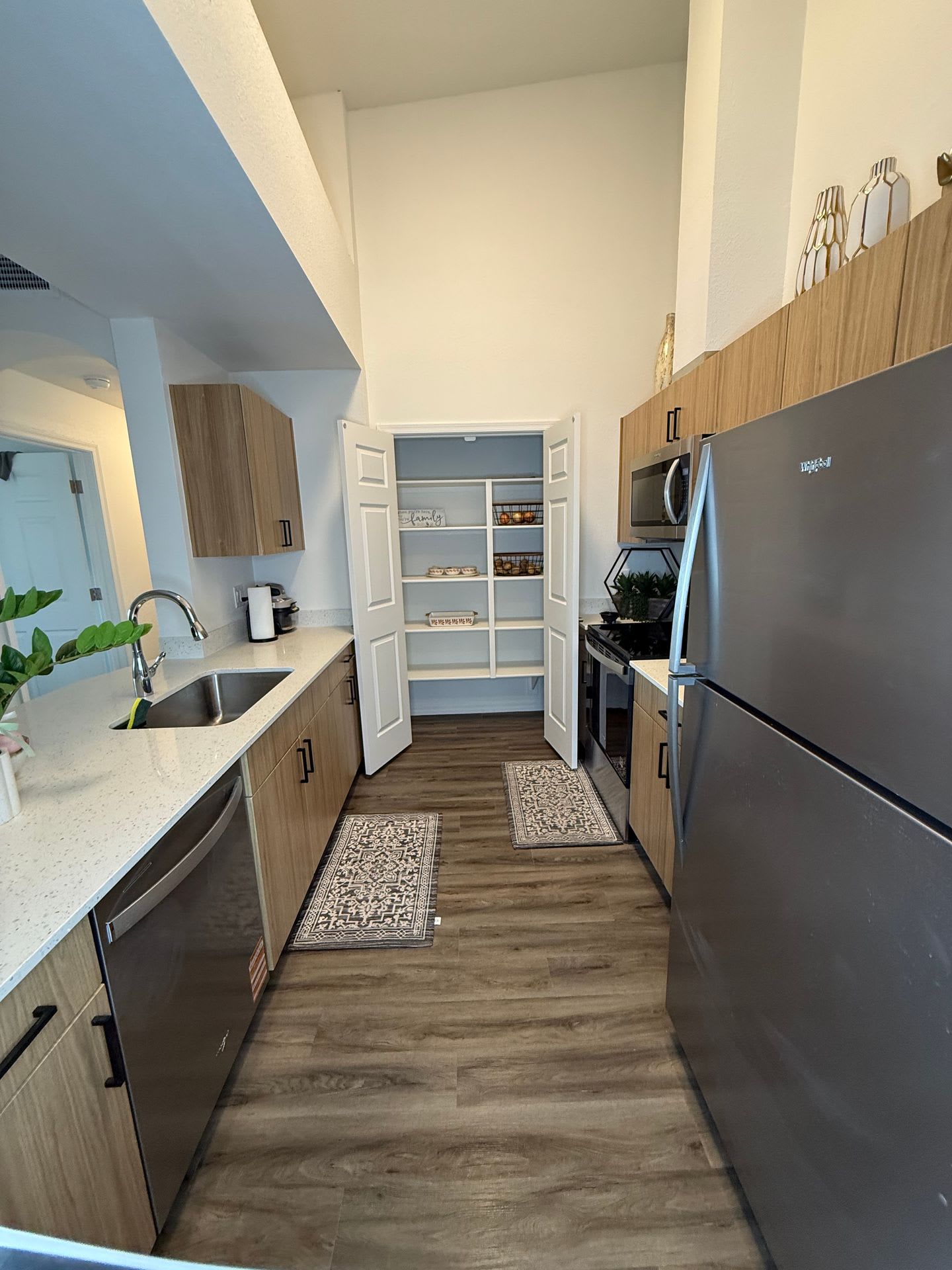 The Crest at Skyline Now offering up to 8 weeks FREE rent! – photo 4