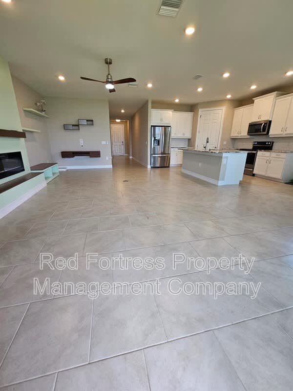 623 Parkshore Lake Ave – photo 5
