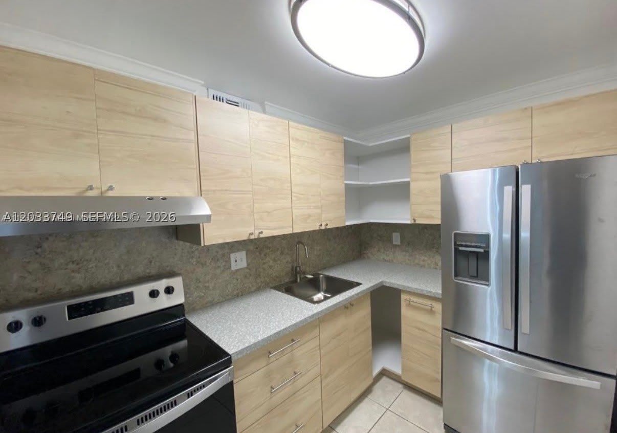 8421 NW 8th St – photo 3