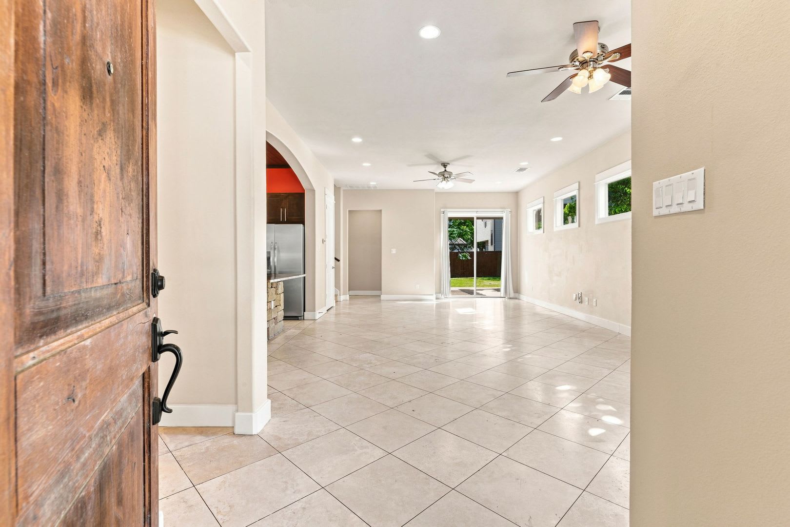 UT PRE-LEASE: Beautiful 6 Bed/ 4 Ba Home In North Loop Area, Mins To UT – photo 5