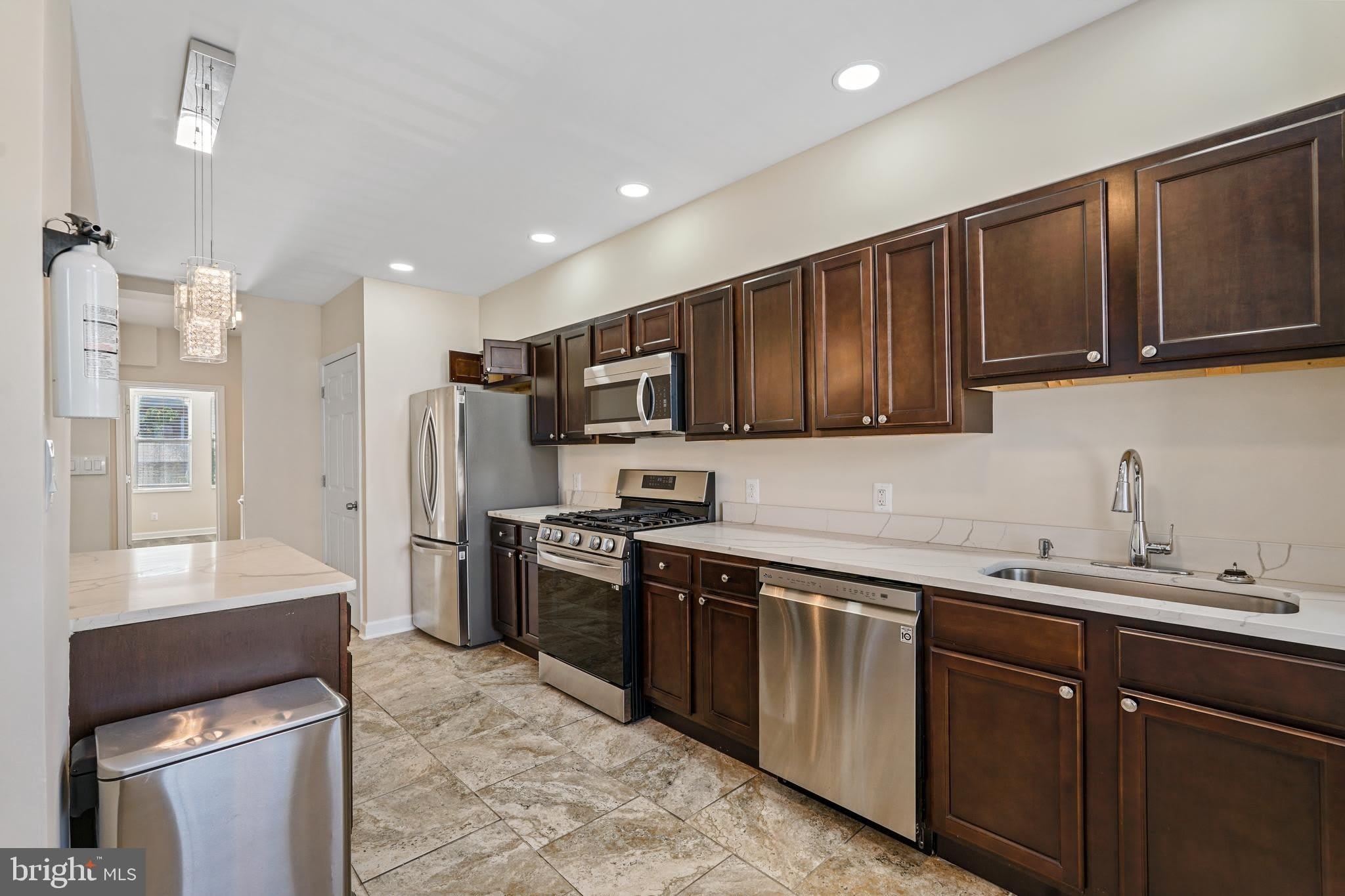 2509 LINDEN Avenue – photo 3