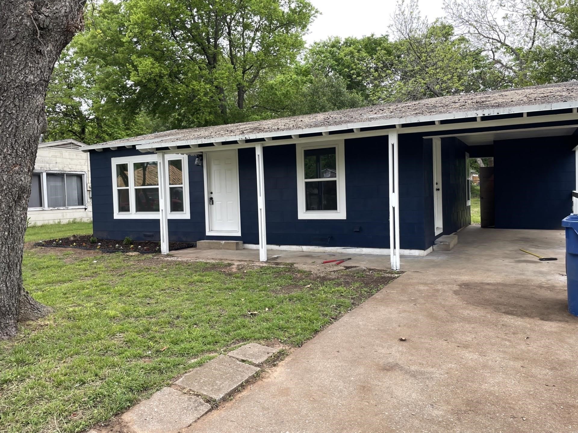 513 W Florence Street – photo 1