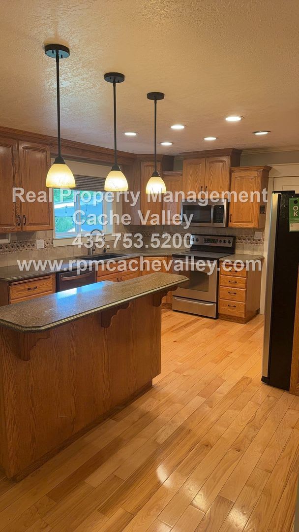 Stunning 4 Bed house in Hyde Park! Available for immediate move in! – photo 5