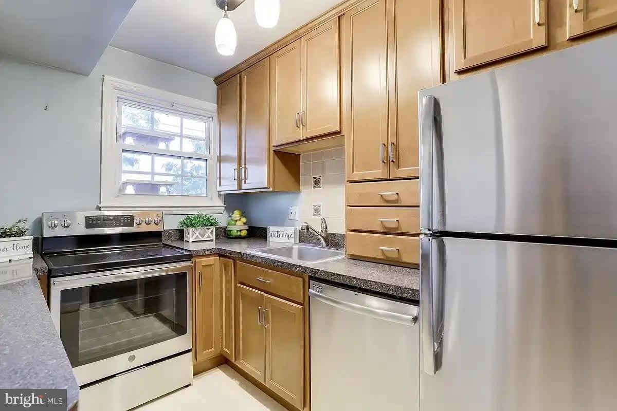 1319 S WALTER REED Drive – photo 5