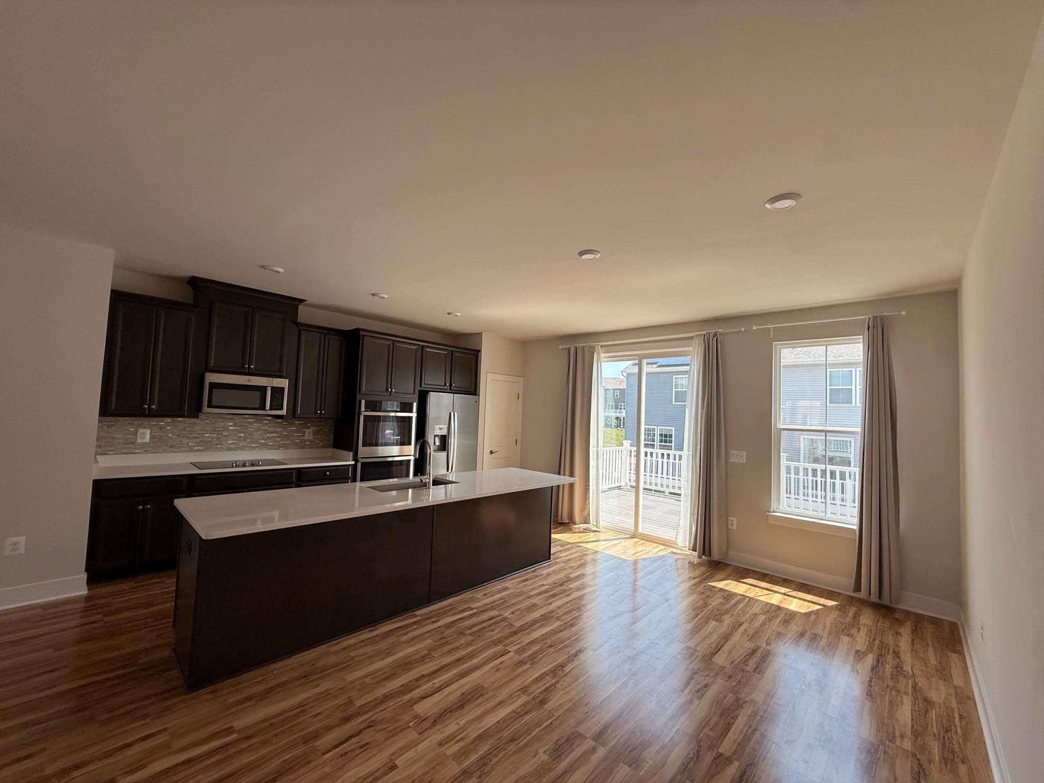 8795 KENSINGTON CHURCH Street – photo 4